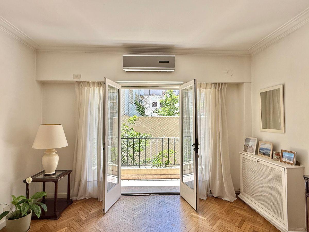 Baccello I Semipiso antiguo de tres ambientes en venta - Balcón - Recoleta