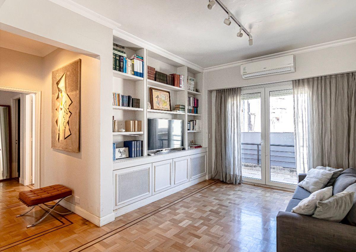 Baccello I Piso de tres ambientes con balcón en venta I Recoleta.