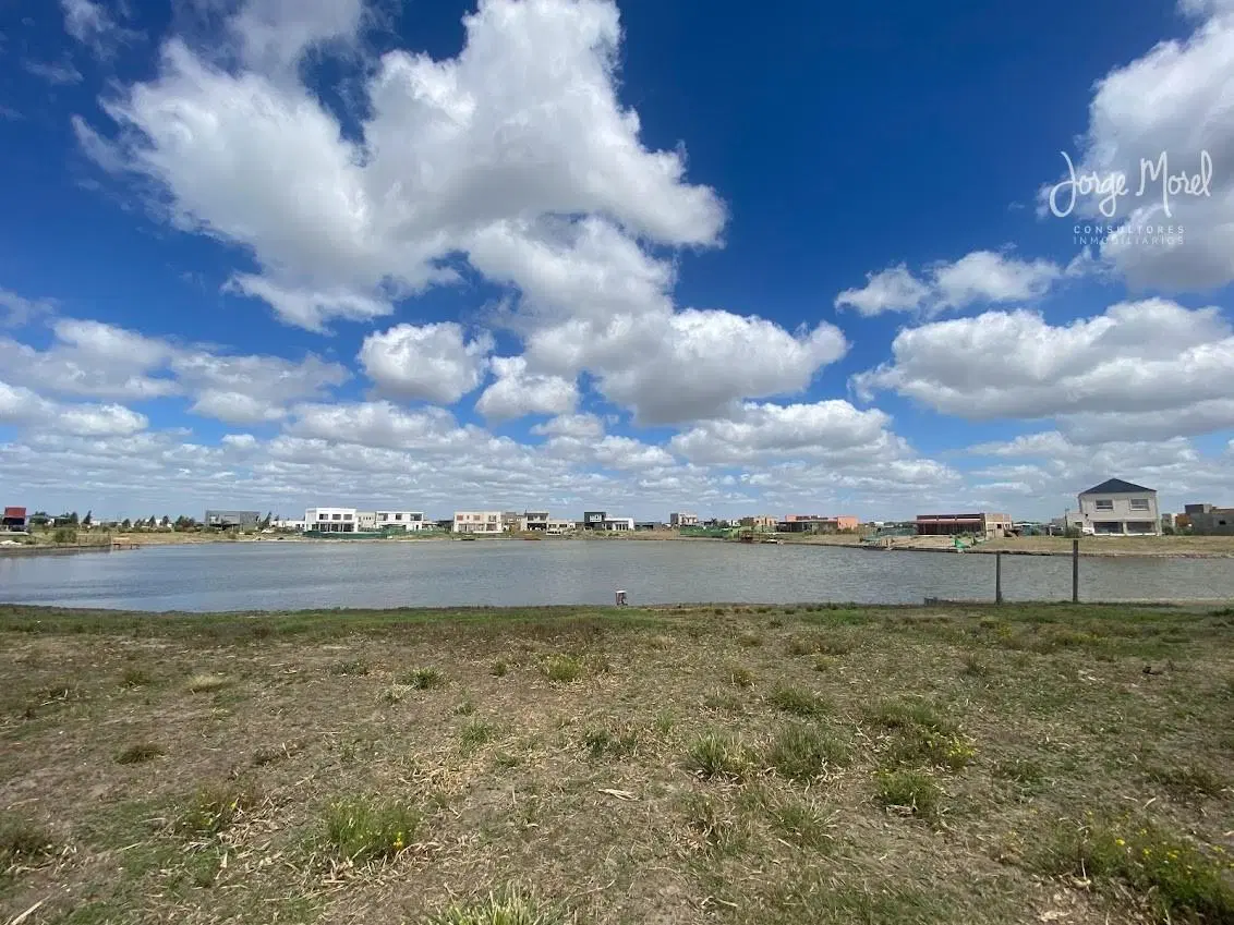 Lote terreno a la laguna en Venta Barrio San Sebastián - Area 8 - Laguna - 876m2 #id 1870 1
