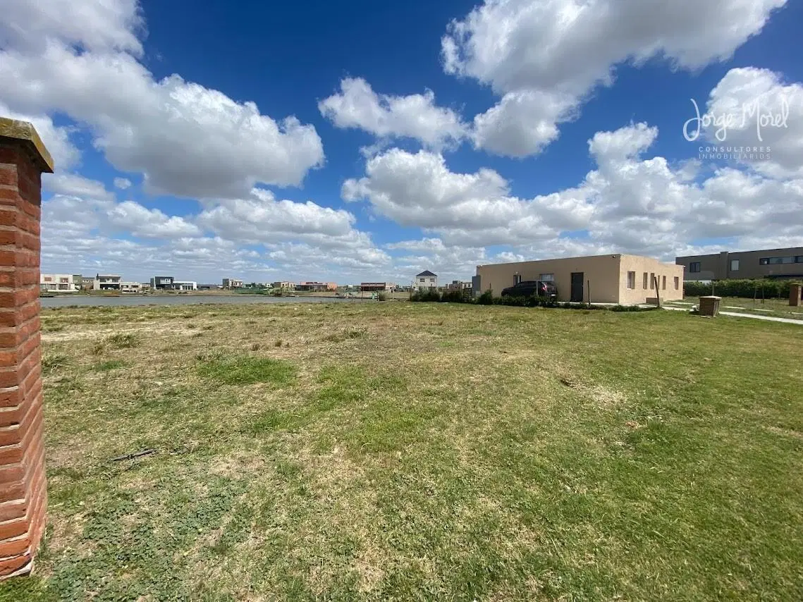 Lote terreno a la laguna en Venta Barrio San Sebastián - Area 8 - Laguna - 876m2 #id 1870 4