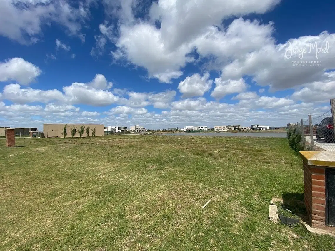 Lote terreno a la laguna en Venta Barrio San Sebastián - Area 8 - Laguna - 876m2 #id 1870 3