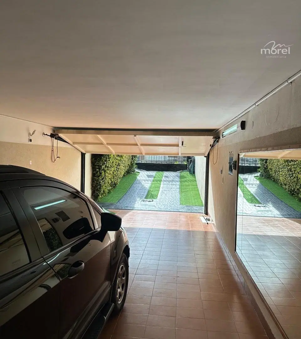 Casa en venta en Olivos · 495 m² de lote · 375 m² cubiertos · 4 dorm · Quincho · Garage 6 autos #id 3