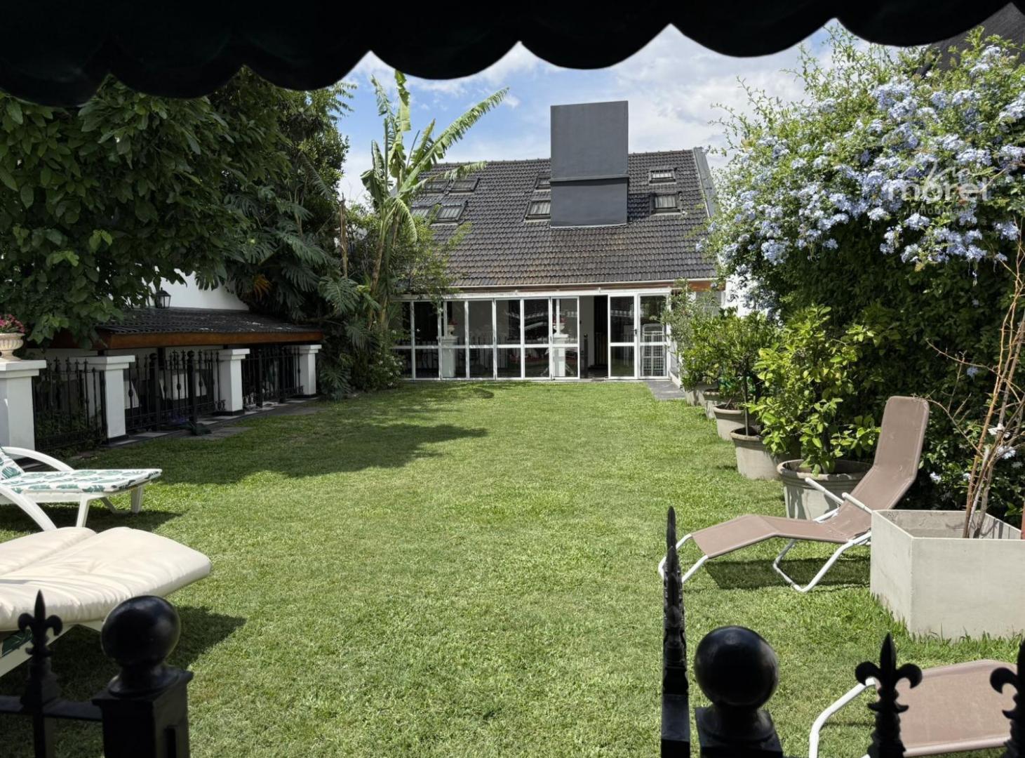 Casa en venta en Olivos · 495 m² de lote · 375 m² cubiertos · 4 dorm · Quincho · Garage 6 autos #id