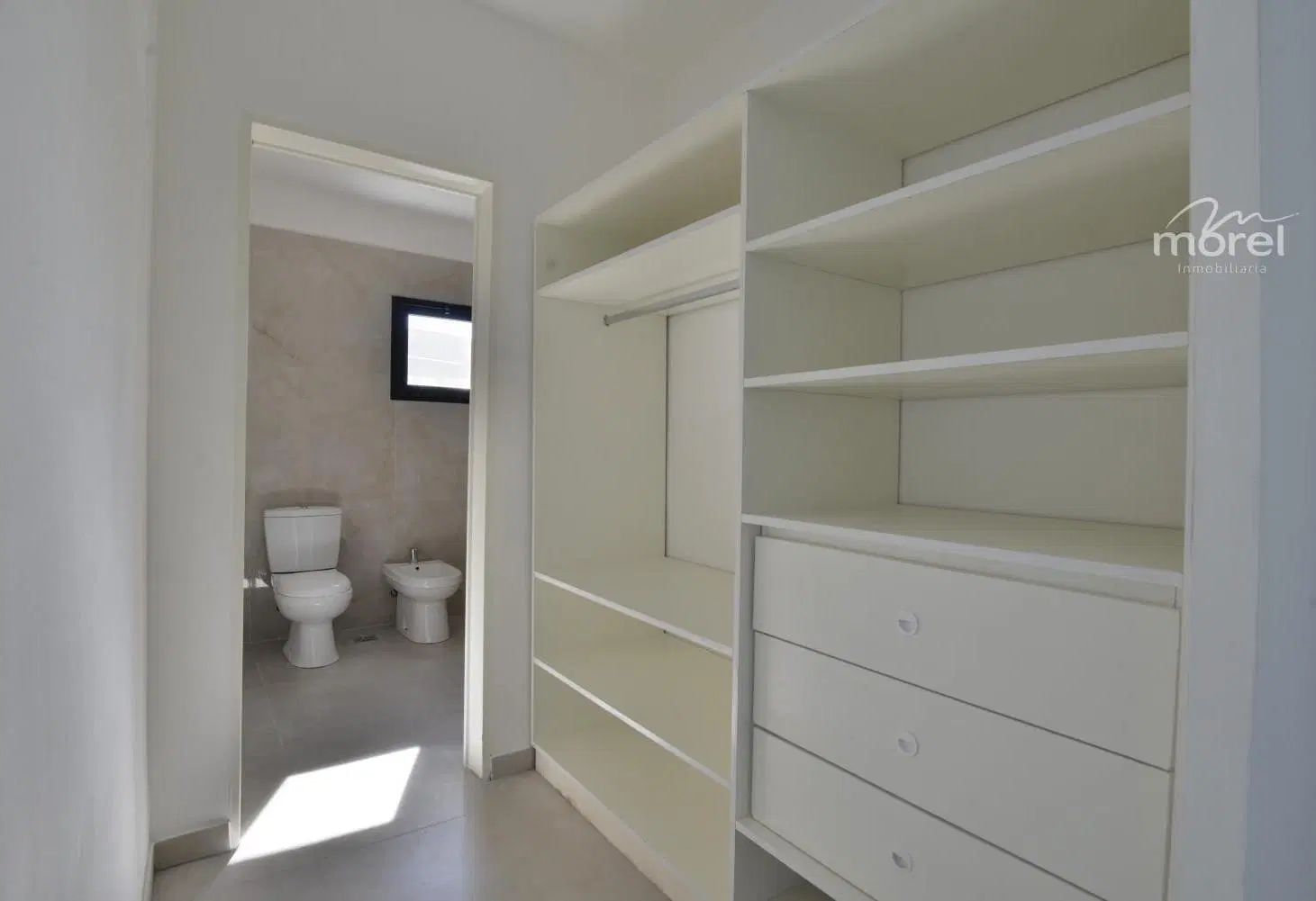 Casa de construccion tradicional en lote Interno  - Pilar del Este - San Ramon - 438m2 #id 16687 4