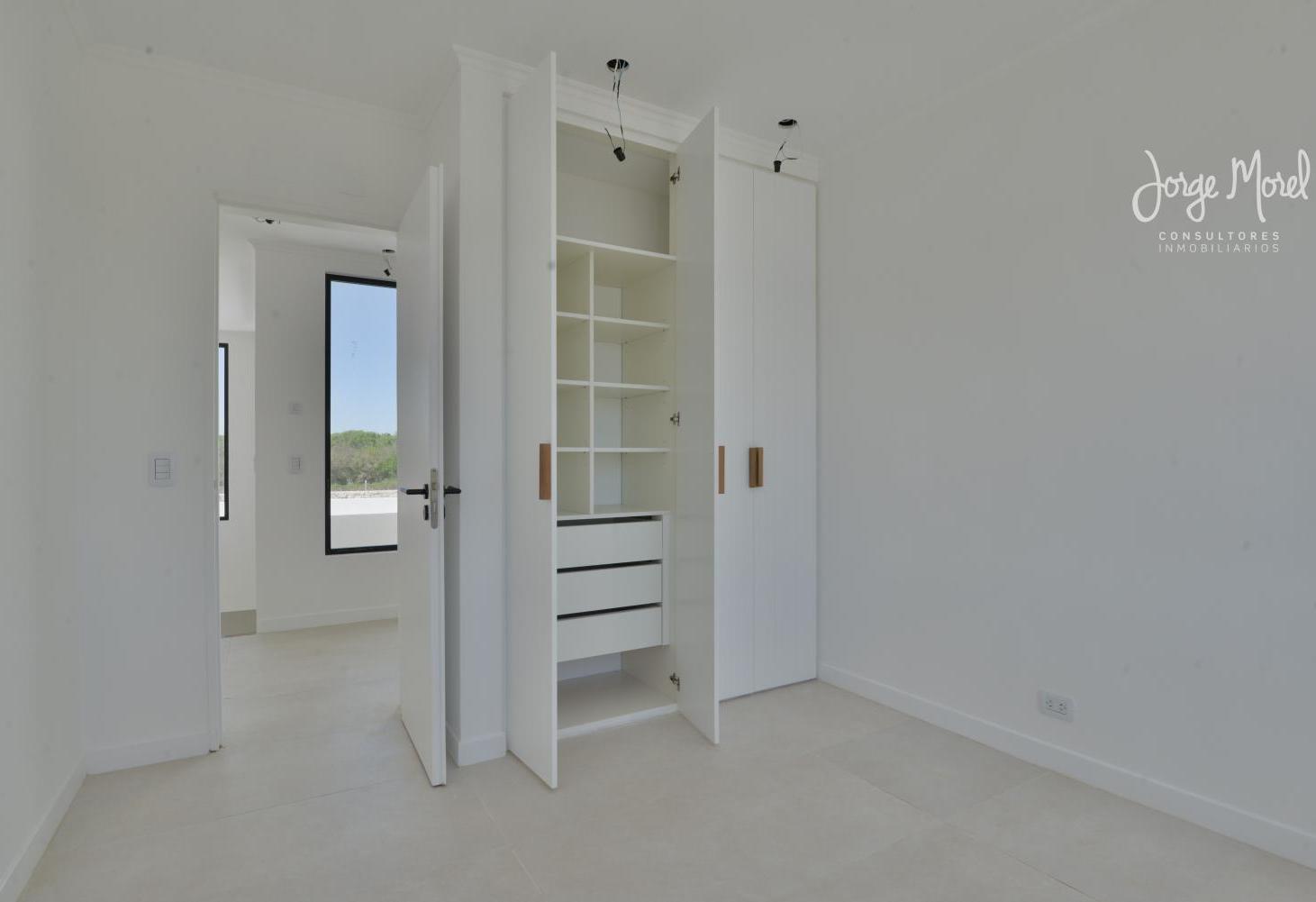 Casa Laguna #200-300 - Villa Nueva - Santa Ana 1 - 223m2 #id 20286