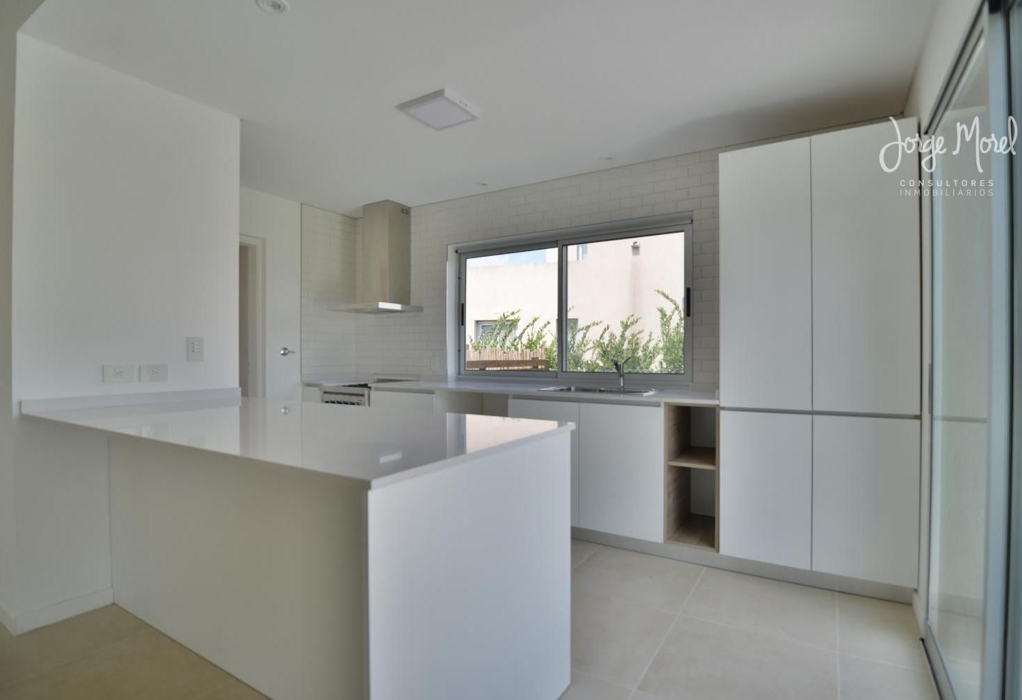 Foto de Casa Venta Barrio San Sebastián con Pileta en una planta - Area 1 - 3, imagen 2