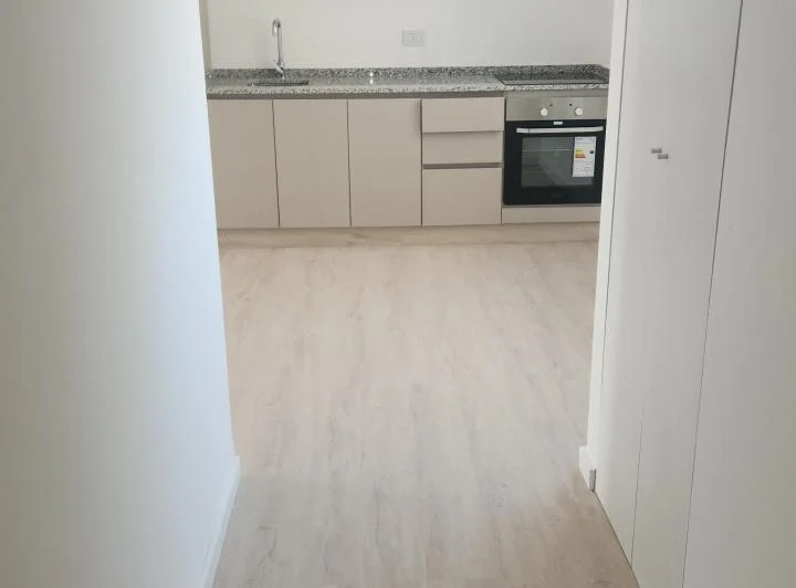Amplio y Hermoso Monoambiente en "L"- opcion generar 2 amb!!! (412) 1