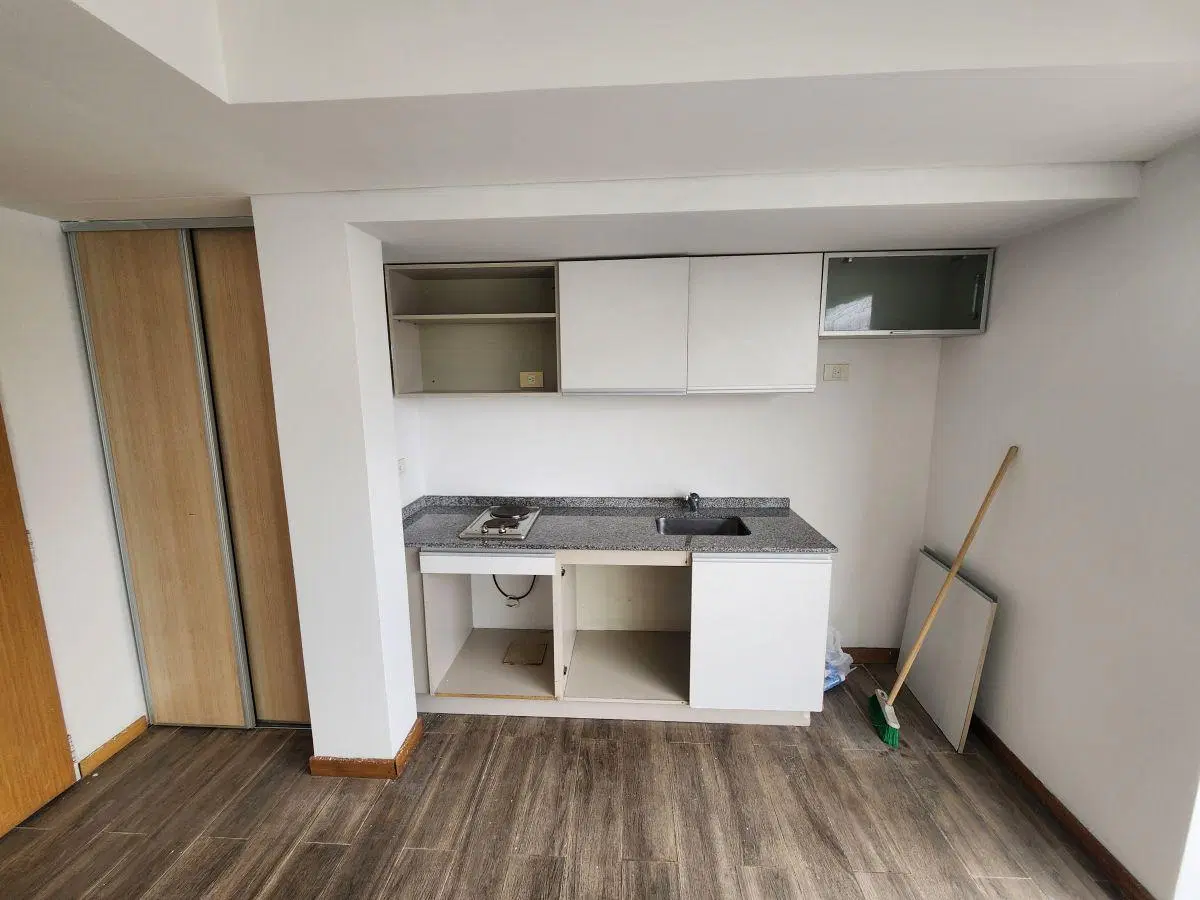 Hermoso Monoambiente, vista totalmente abierta, piso 13-Todo Luz!!! 2