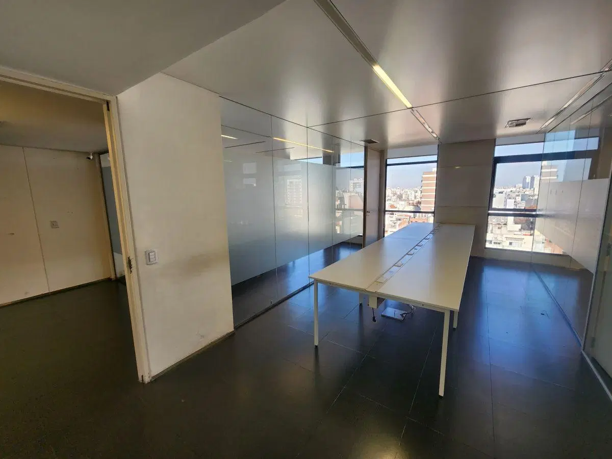 Impresionante oficinas anexadas -con cochera y Baulera 5