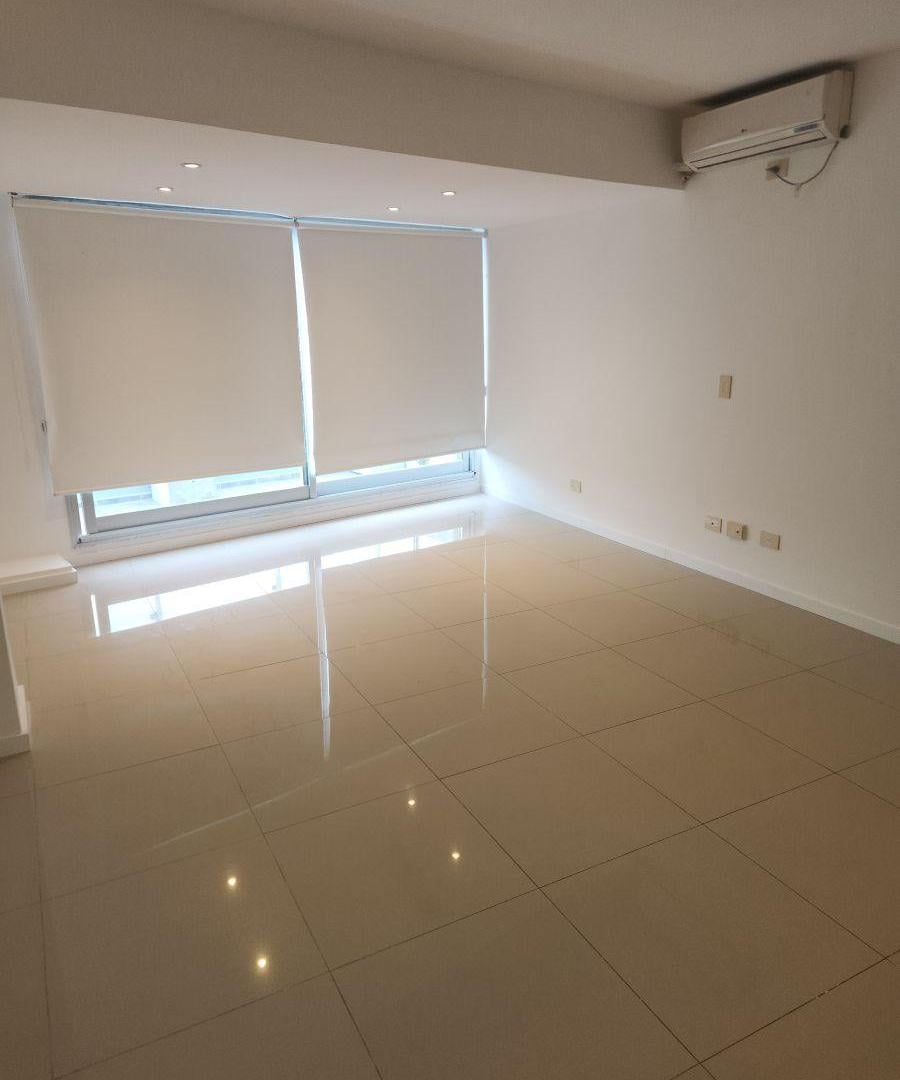Foto de Excepcional monoambiente en Piso 14- Vista Única al rio !!!, imagen 1