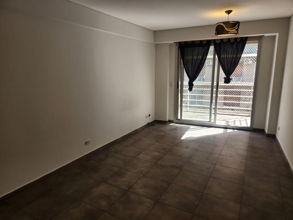 Foto de Amplio Depto. con Balcón al frente, Baño completo, opción de dividirlo, imagen 4