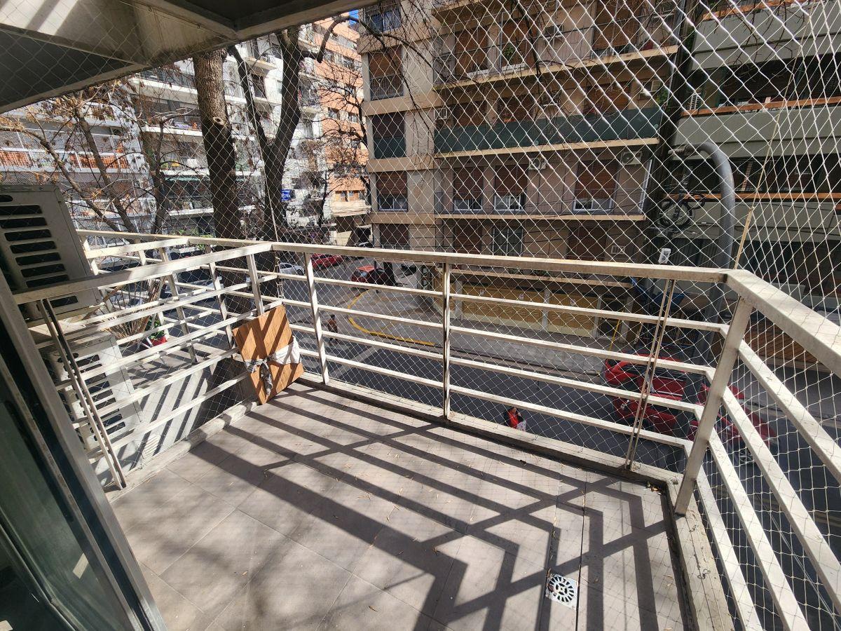Foto de Amplio Depto. al frente, con Balcón ,Baño completo, opción de dividirlo, imagen 3