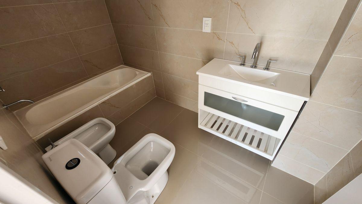 Foto de Depto unico de 2 Amb con Terraza Propia en Toda La Esq.!!! Solo, imagen 2