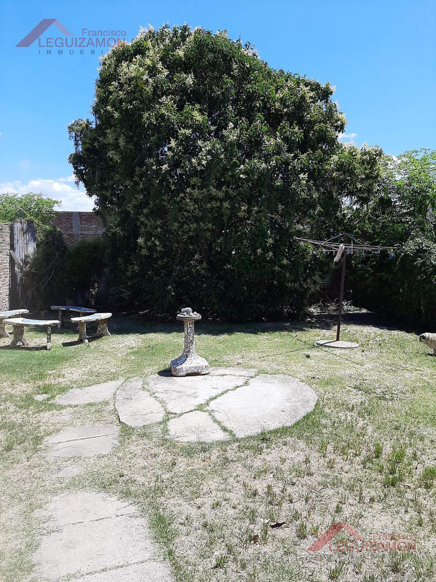 EXCELENTE PARQUE - 300M2 - CASA MULTIFAMILIAR