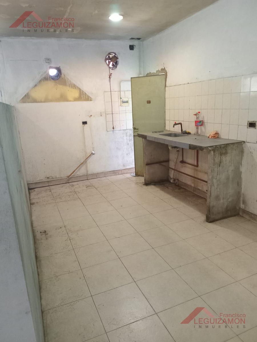 3 LOCALES EN VENTA – HAEDO NORTE – EN ESQUINA – LOTE 220 m² – IDEAL DESARROLLO