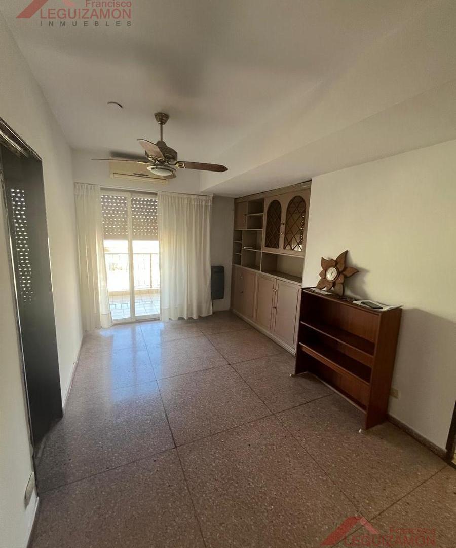 DEPARTAMENTO 3 AMB CON BALCON - AL FRENTE  - CON COCHERA PROPIA EN EDIFICIO - ZONA TRANSITADA - ZONA