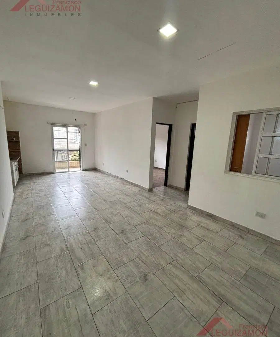 DEPARTAMENTO 3 AMBIENTES EN ALQUILER – LOMAS DEL MIRADOR – AL FRENTE – BAJAS EXPENSAS 5