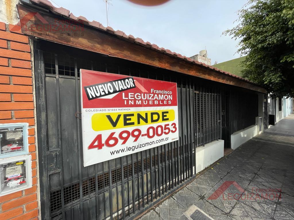 Foto de LOTE PROPIO - AMPLIOS AMBIENTES - COCHERA CUBIERTA PARA DOS AUTOS, imagen 3
