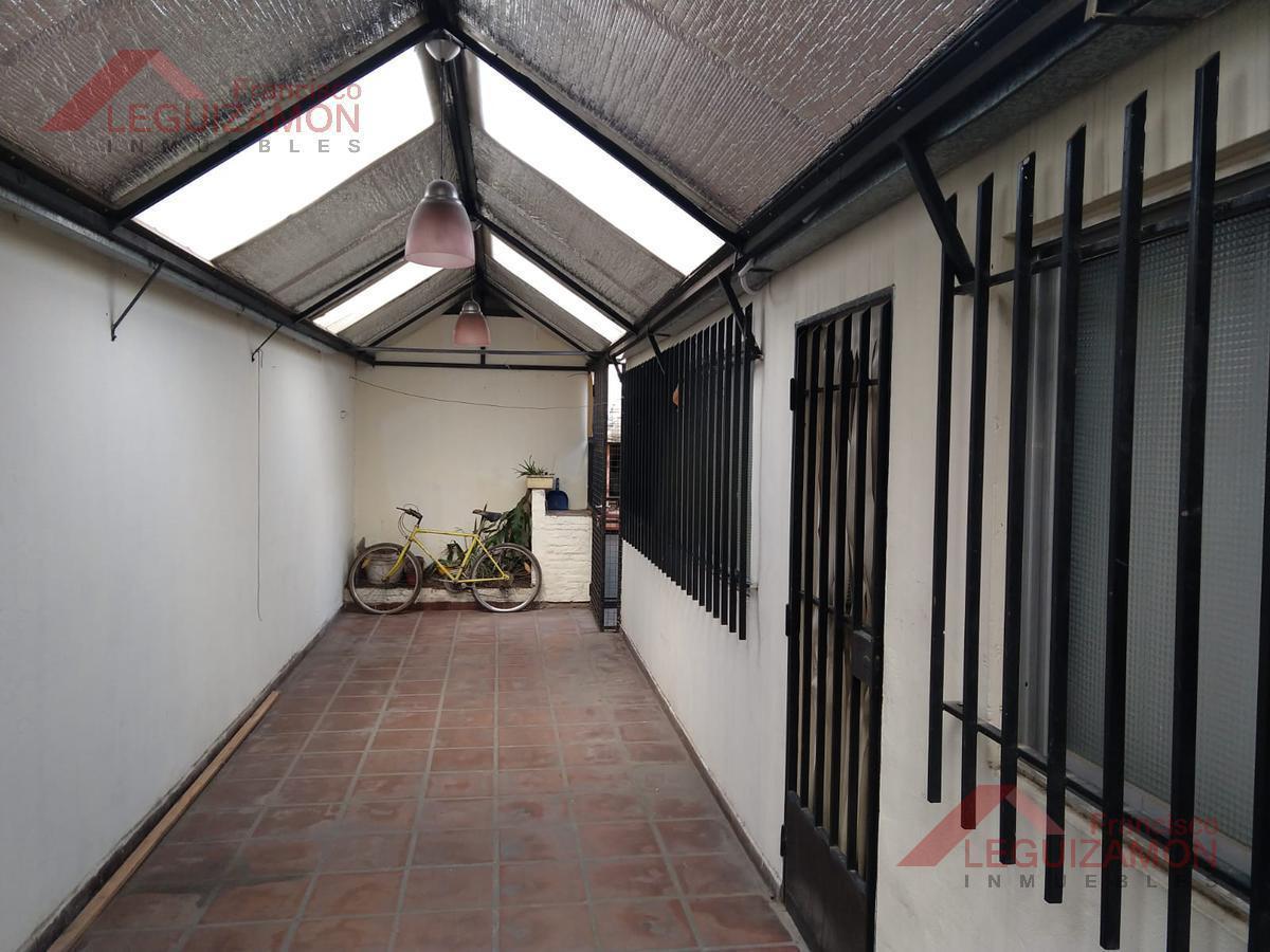 Foto de LOTE PROPIO - AMPLIOS AMBIENTES - COCHERA CUBIERTA PARA DOS AUTOS, imagen 1