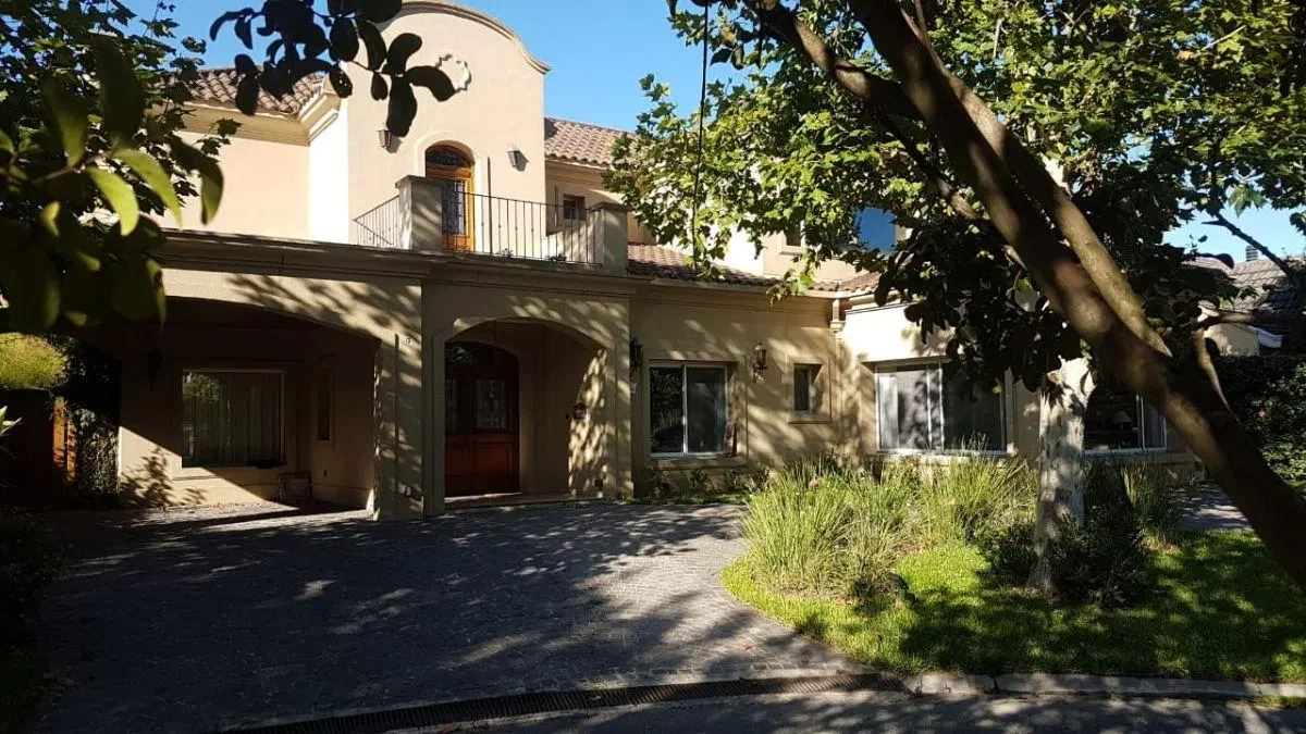EXCELENTE PROPIEDAD EN VENTA EN BARRIO PRIVADO "LOS OMBUES DE HUDSON" 4