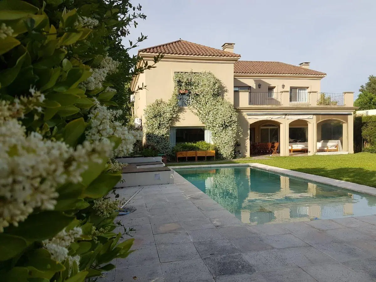 EXCELENTE PROPIEDAD EN VENTA EN BARRIO PRIVADO "LOS OMBUES DE HUDSON" 3