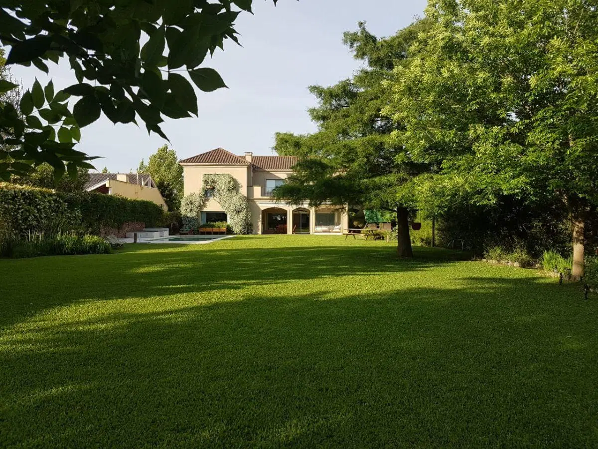 EXCELENTE PROPIEDAD EN VENTA EN BARRIO PRIVADO "LOS OMBUES DE HUDSON" 5