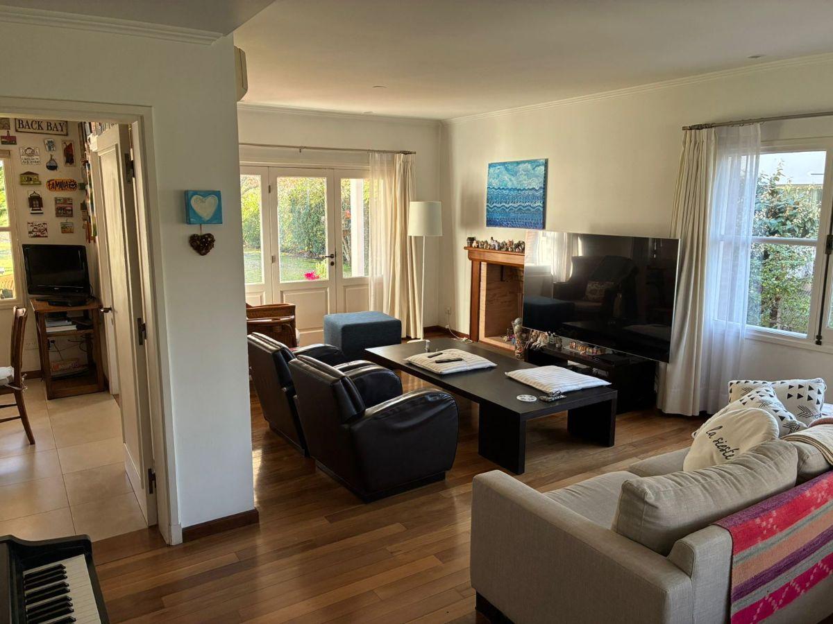 Foto de Excelente Chalet en Venta en Abril Club de Campo, imagen 5