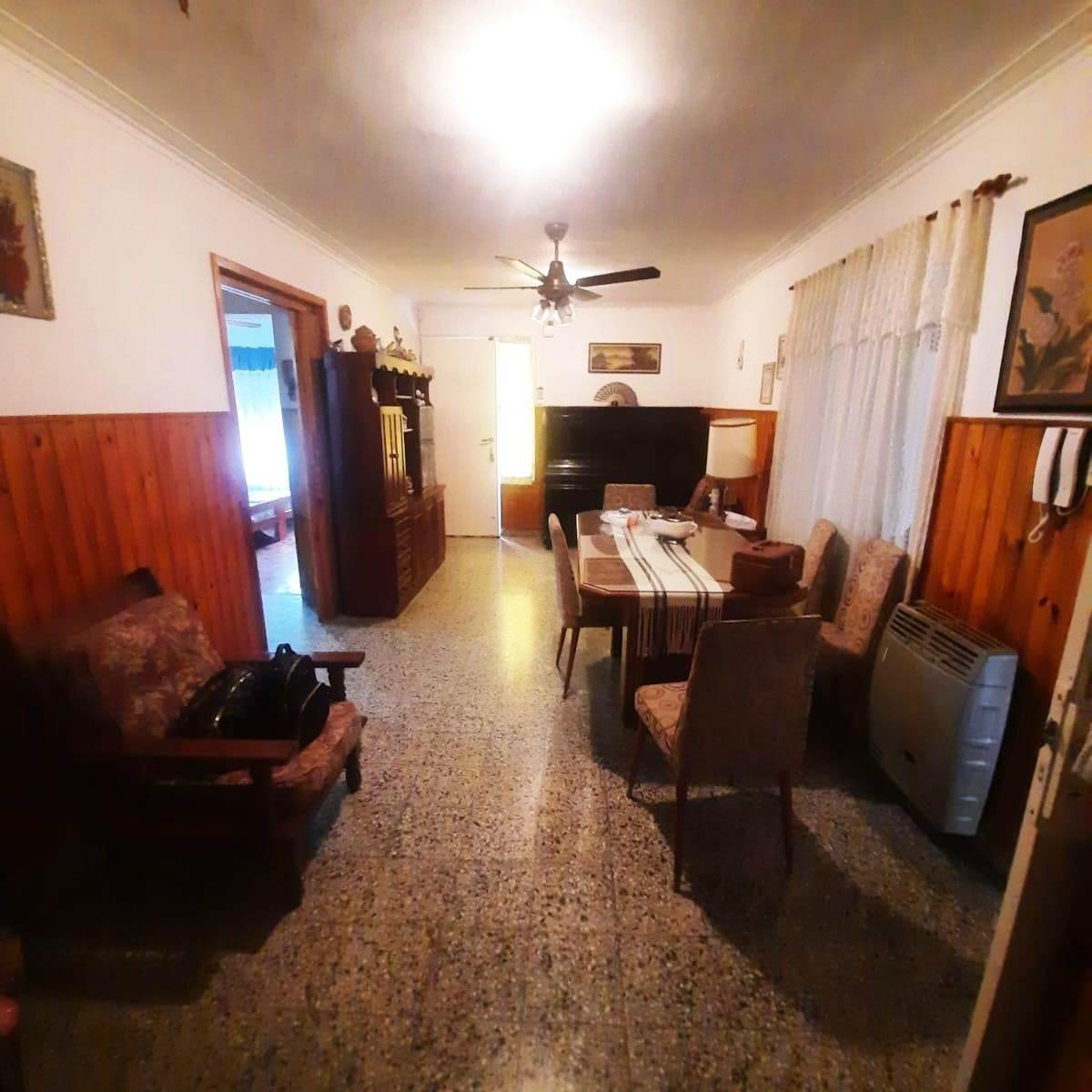 82 (22 y 23) CASA 2 DORM. + COCHERA