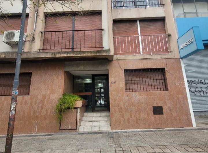 9 y 59, DEPARTAMENTO DE DOS DORMITORIOS AL FRENTE   1