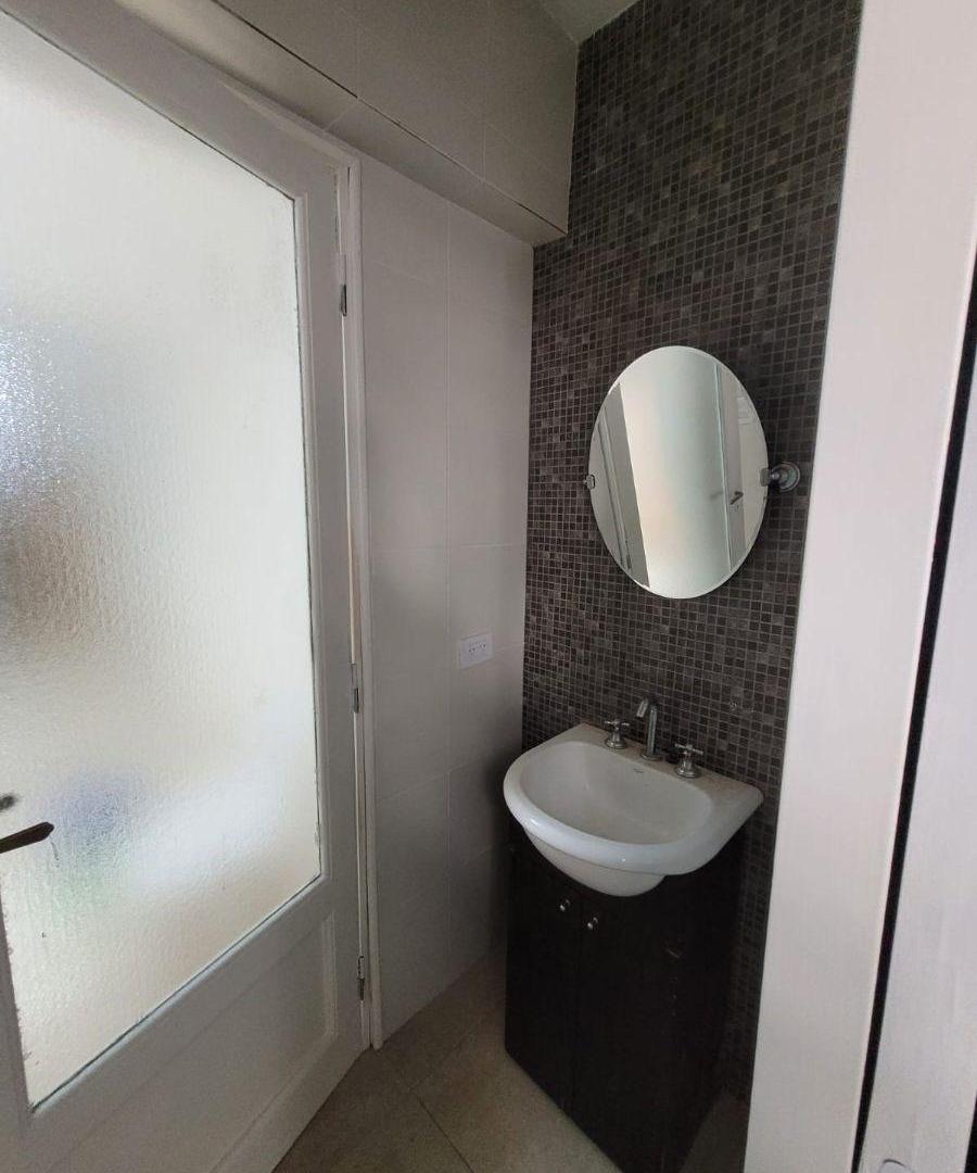 Foto de IMPORTANTE CASA PARA DESTINO PROFESIONAL 9 Y diag 73, imagen 2