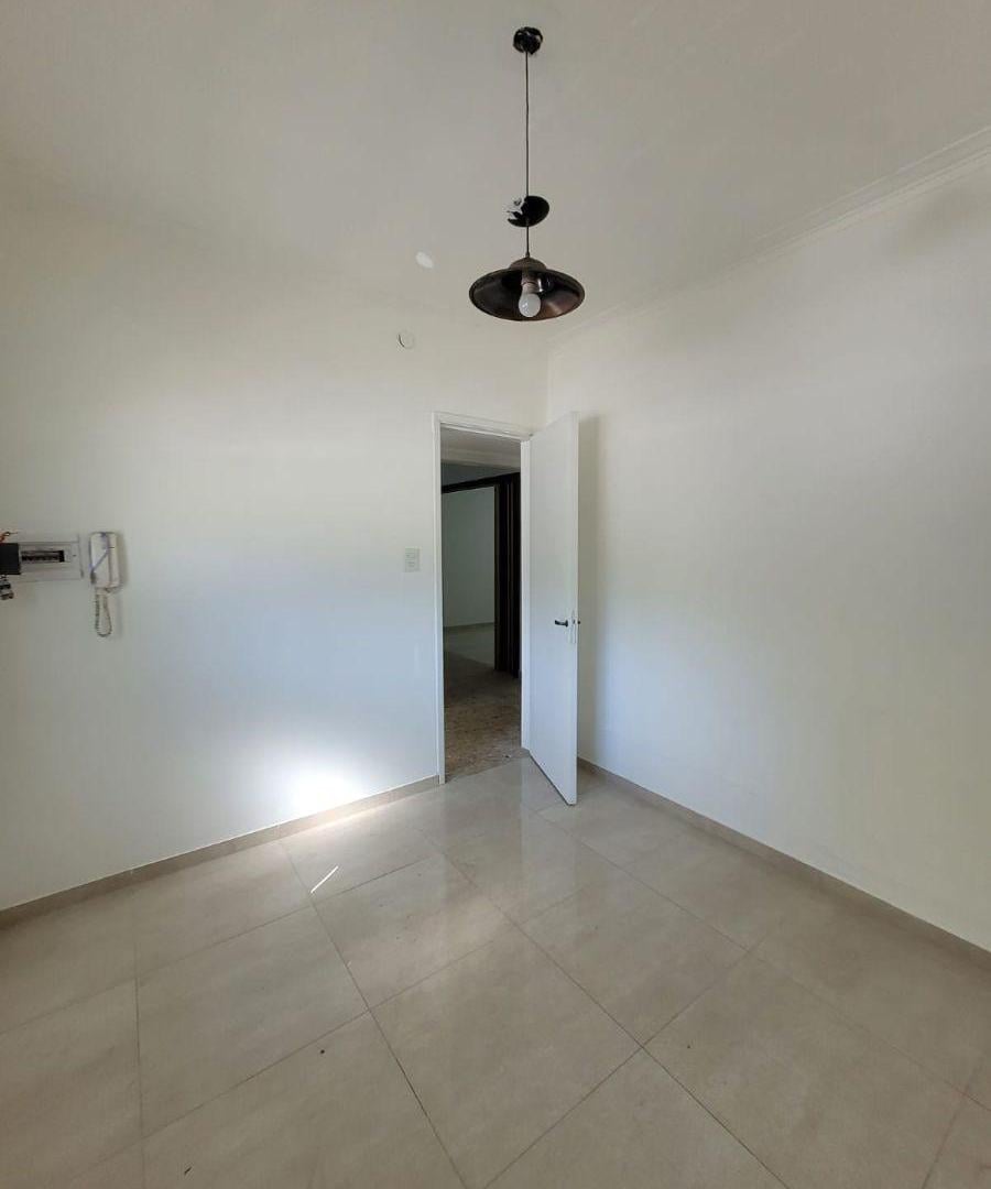 Foto de IMPORTANTE CASA PARA DESTINO PROFESIONAL 9 Y diag 73, imagen 3