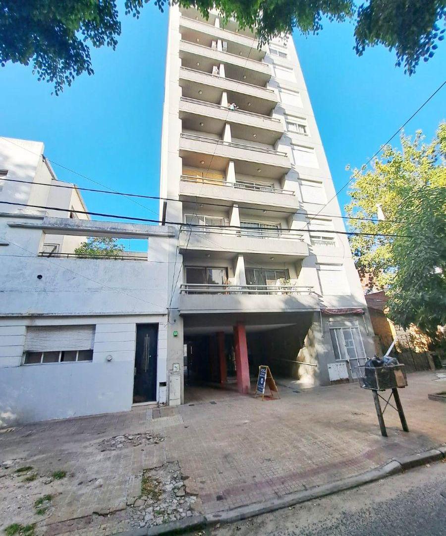 2 y 60 DEPARTAMENTO CON BALCÓN AL FRENTE