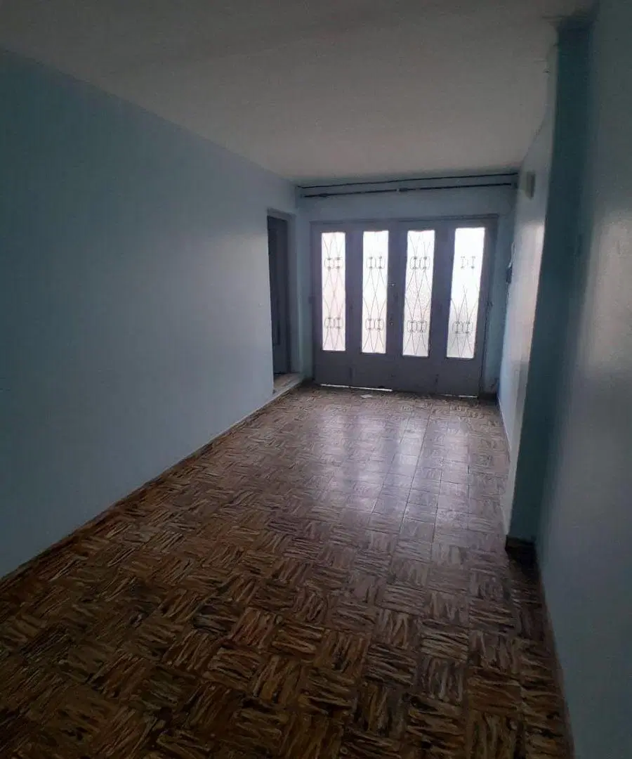 2 BIS e/ 528 y 529 CASA CON COCHERA Y PATIO 2