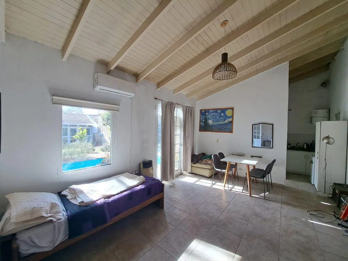 19 E/ 477 Y 479, CITY BELL, AMPLIO MONOAMBIENTE CON PARQUE Y PILETA: 5