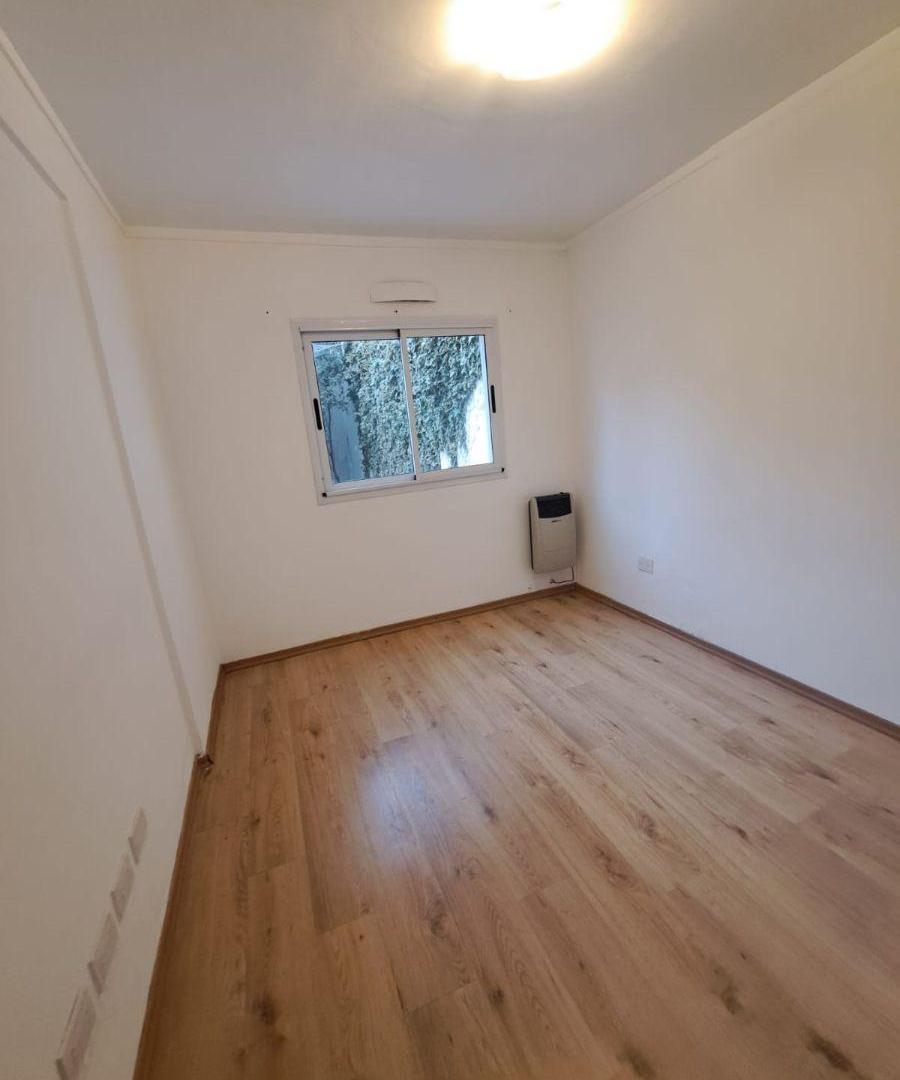 Foto de DIAGONAL 79 Y 58 Departamento de un dormitorio en planta baja con patio., imagen 3