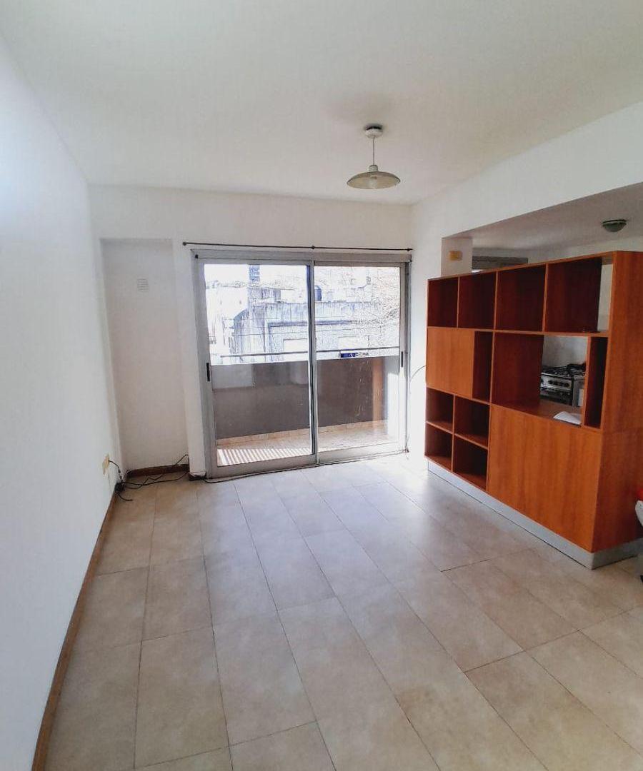 Foto de 8 Y 60, SEMIPISO EXCELENTE CON BALCÓN, imagen 1