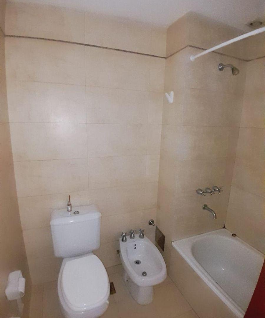 Foto de 43 E/ DIAG. 74 Y 7 SEMIPISO CON BALCÓN Y COCHERA $650.000, imagen 5