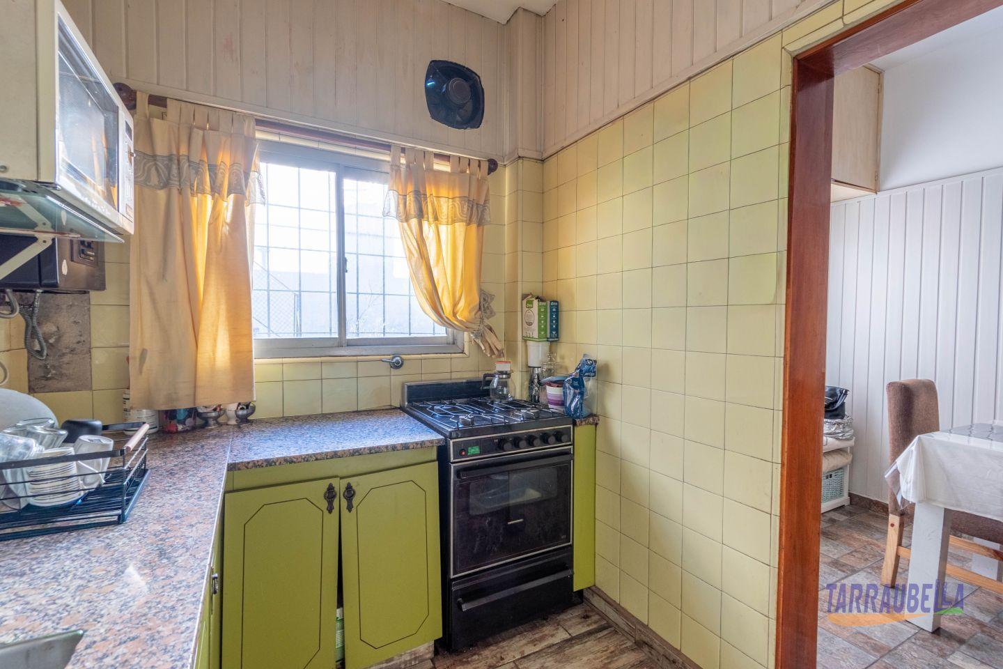 Foto de Casa de tres ambientes en Ramos Mejía con cochera., imagen 1