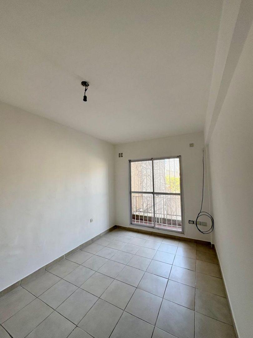 Foto de Departamento de tres ambientes en Villa Sarmiento, imagen 2