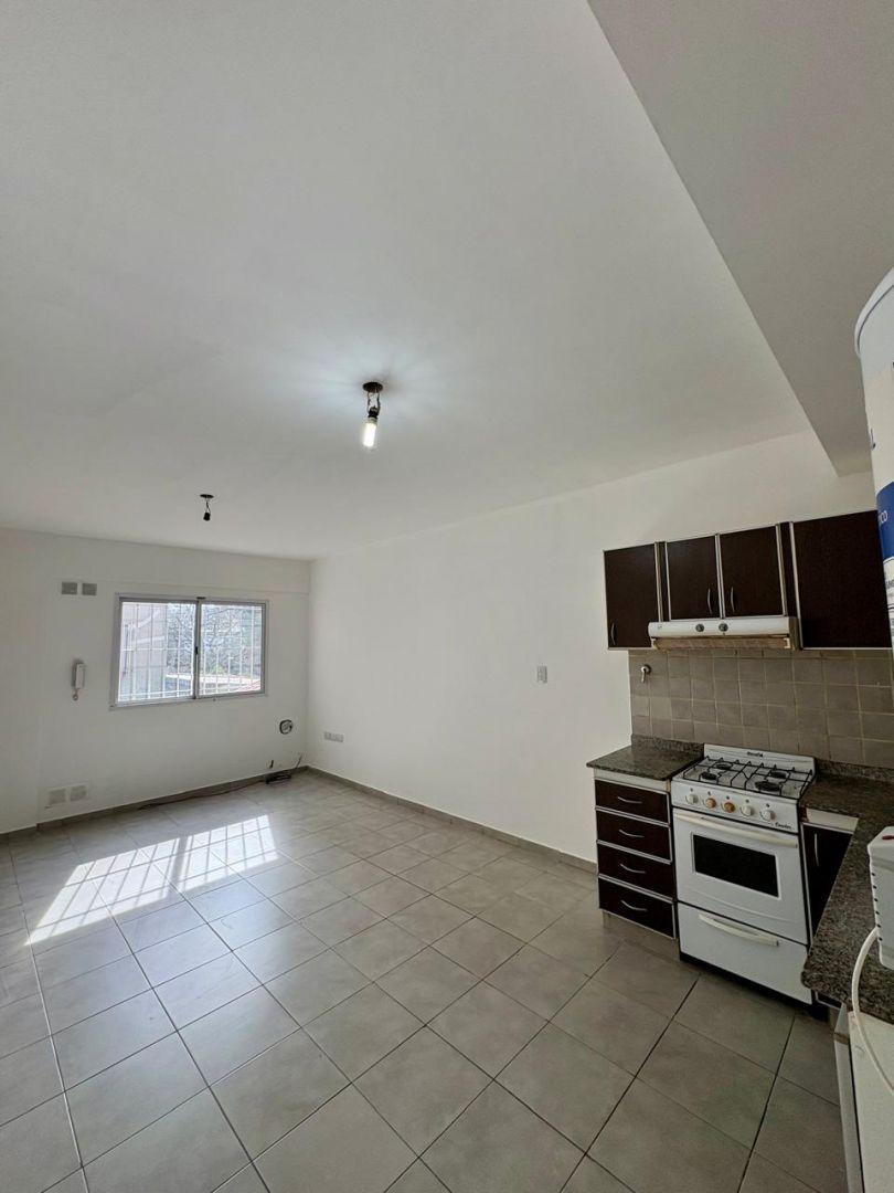 Foto de Departamento de tres ambientes en Villa Sarmiento, imagen 1