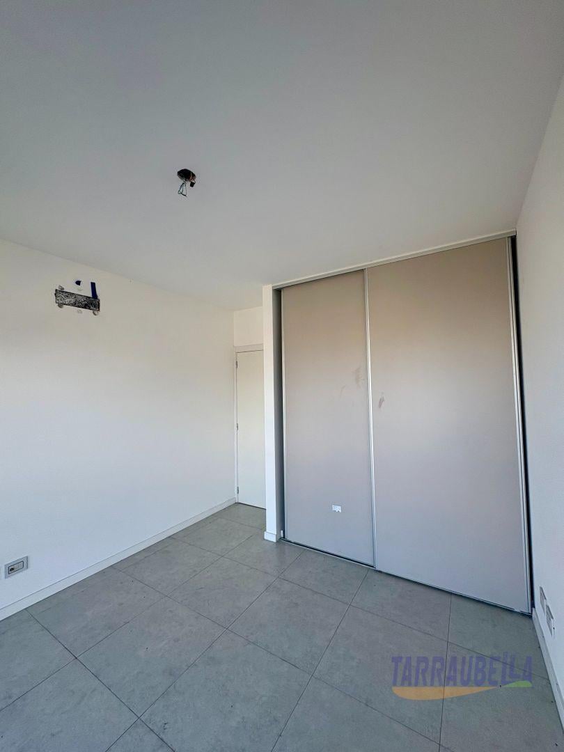 Foto de venta de departamento 4 ambientes en Haedo, imagen 2