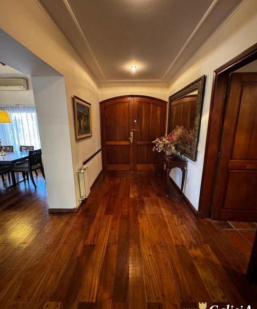 Casa con 1000 m² en venta con 5 habitaciones en URCA