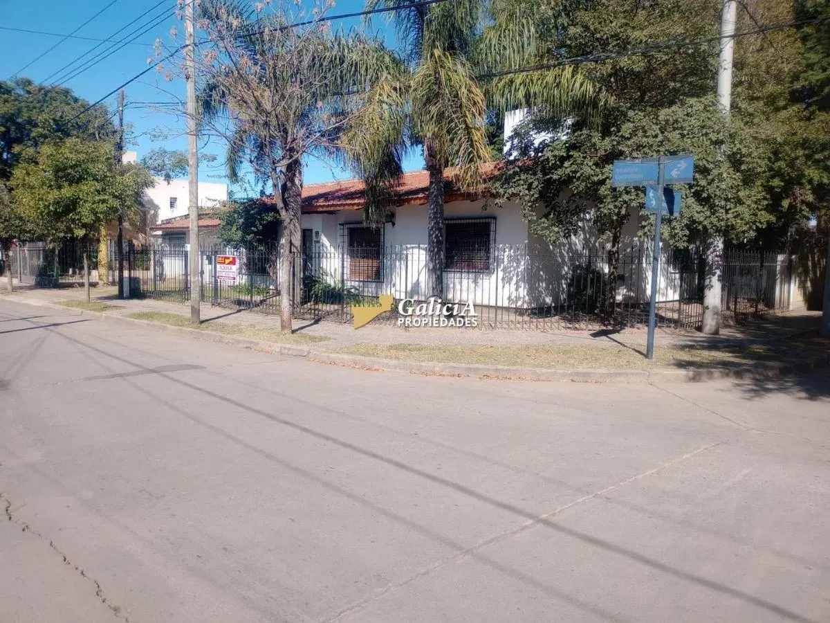 Casa en Alquiler - Bº Granja de Funes - 3 Dorm, Pileta, Quincho con Asador y Jardin 1