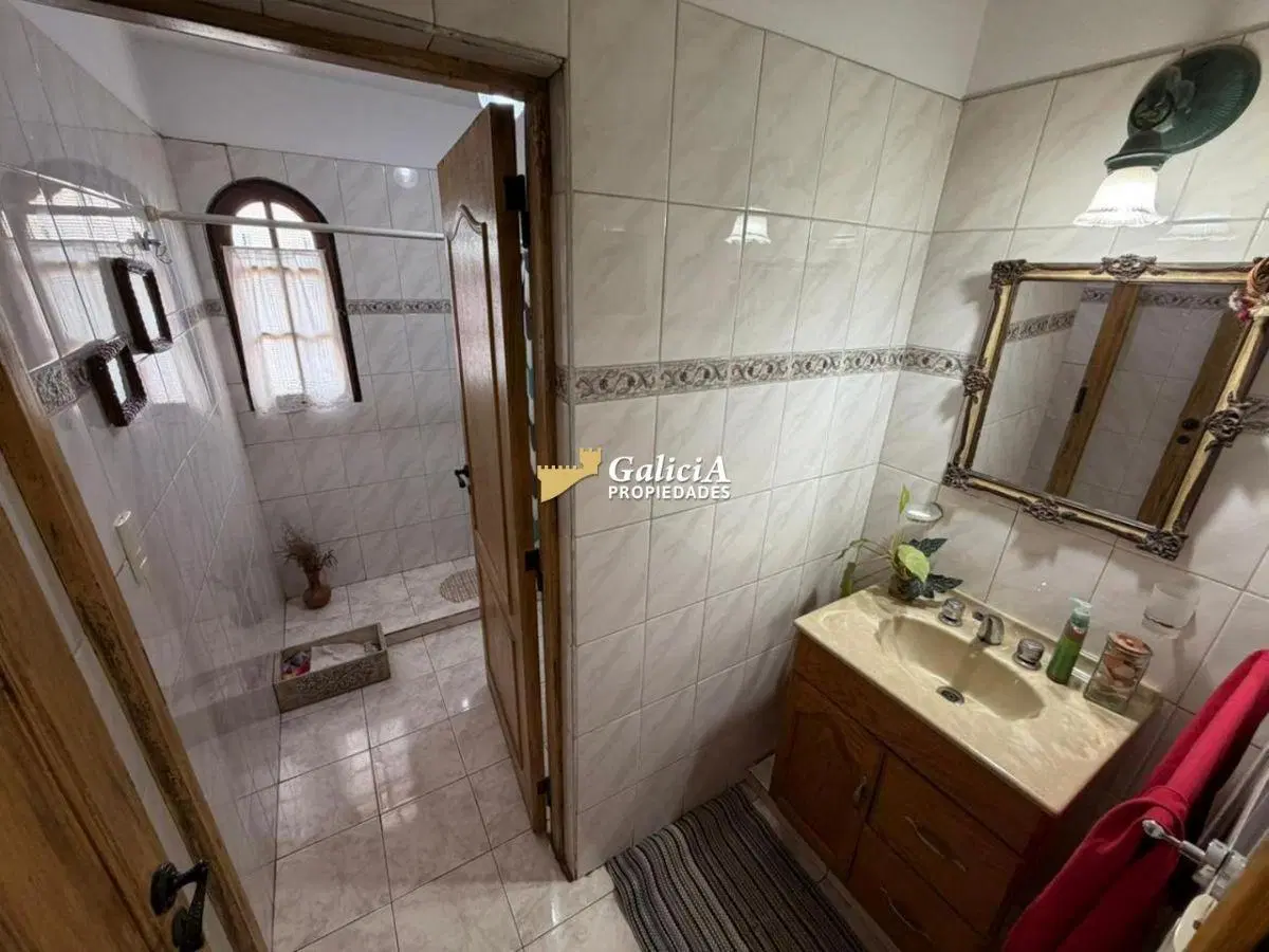 Casa en Venta - Bº Villa Belgrano – 4 Dorm., Pileta y gran lote 5