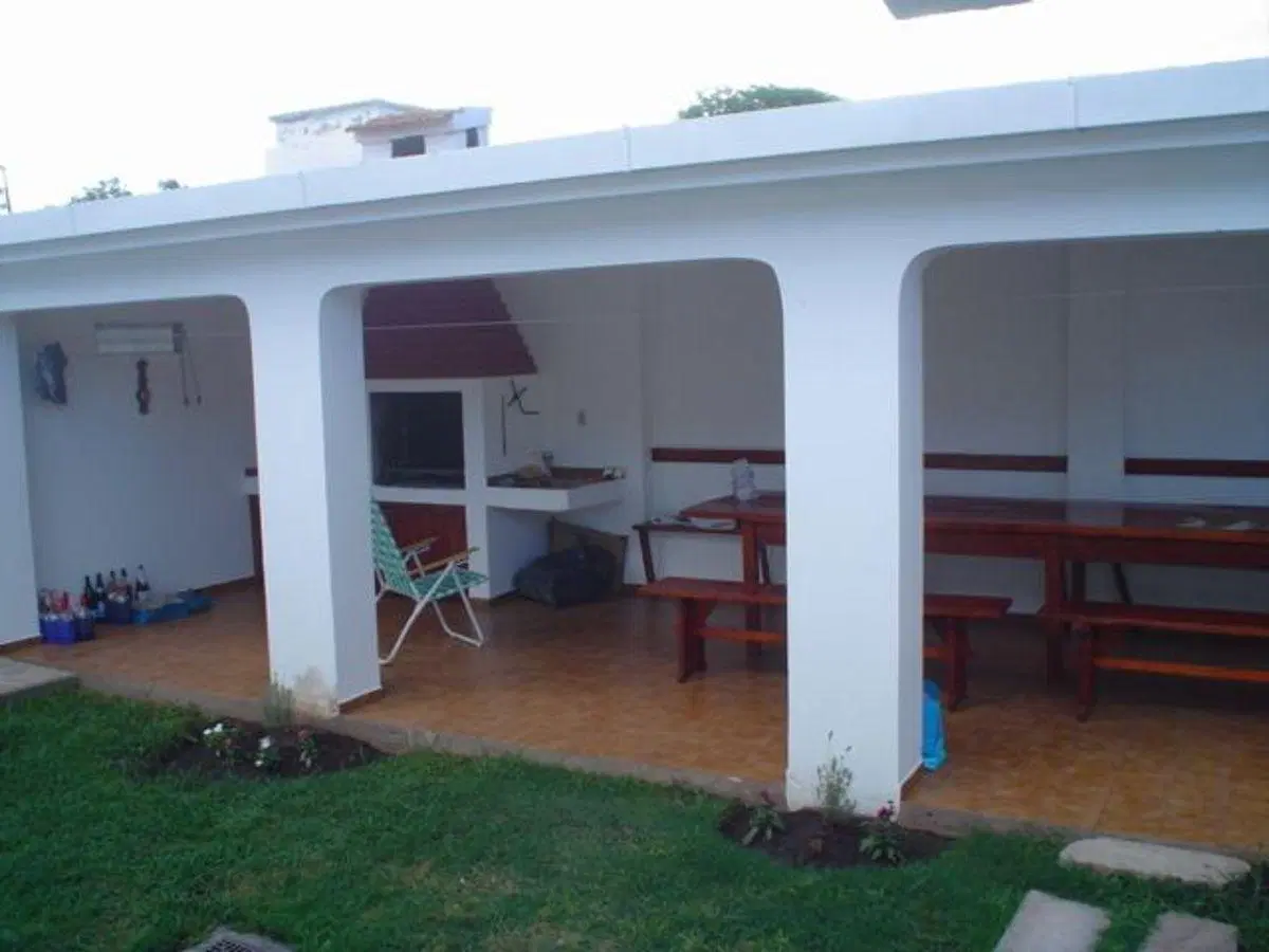 Casa Alquiler - 3 dorm - en un Pasaje a 50mts de CPC Arguello 2
