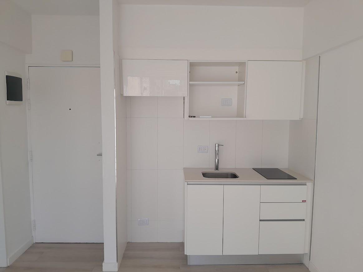 2 Ambientes, Inmejorable Ubicación, Exte. Estado, Balcón Aterrazado, Cochera. 5