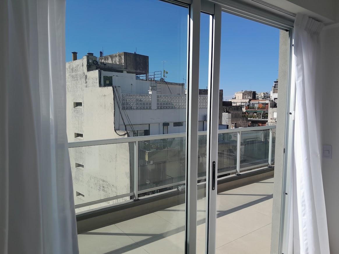 2 Ambientes, Inmejorable Ubicación, Exte. Estado, Balcón Aterrazado, Cochera. 4