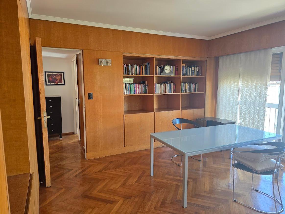 Hermoso Piso en Inmejorable Ubicación y Excelente Estado, Superluminoso, Balcón 1