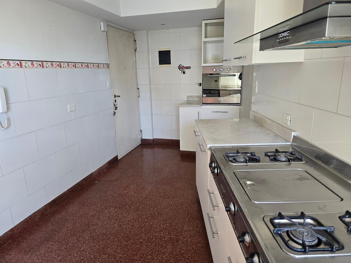 Hermoso Piso en Inmejorable Ubicación y Excelente Estado, Superluminoso, Balcón 3