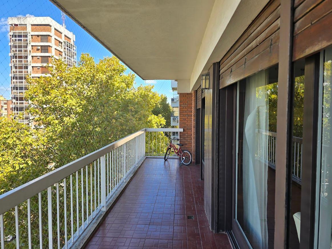 Hermoso Piso en Inmejorable Ubicación y Excelente Estado, Superluminoso, Balcón 1
